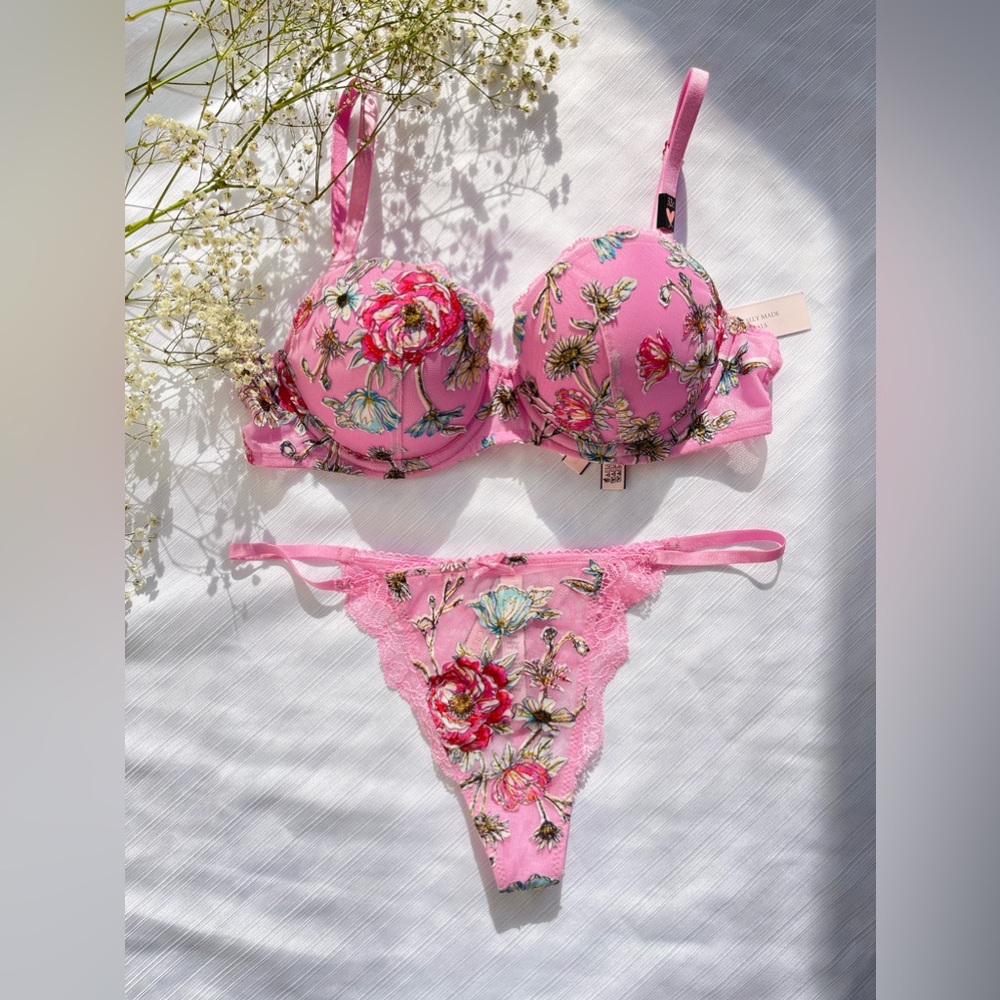 Victoria’s Secret two piece set 32c bra and small panty